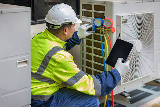 Professional Hvac technician working in Central City, IA